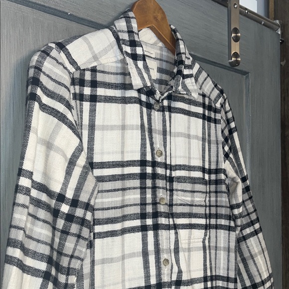 American Eagle Women’s Ahh-mazingly Soft Boyfriend Fit Size Medium Flannel Shirt - Picture 4 of 8